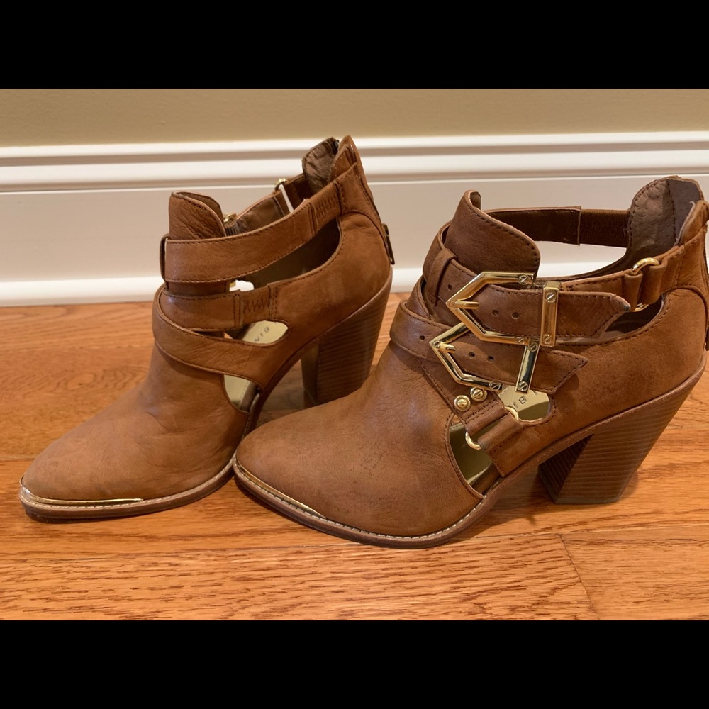 Gianni Bini Ankle Boots size 7 - beautiful !!